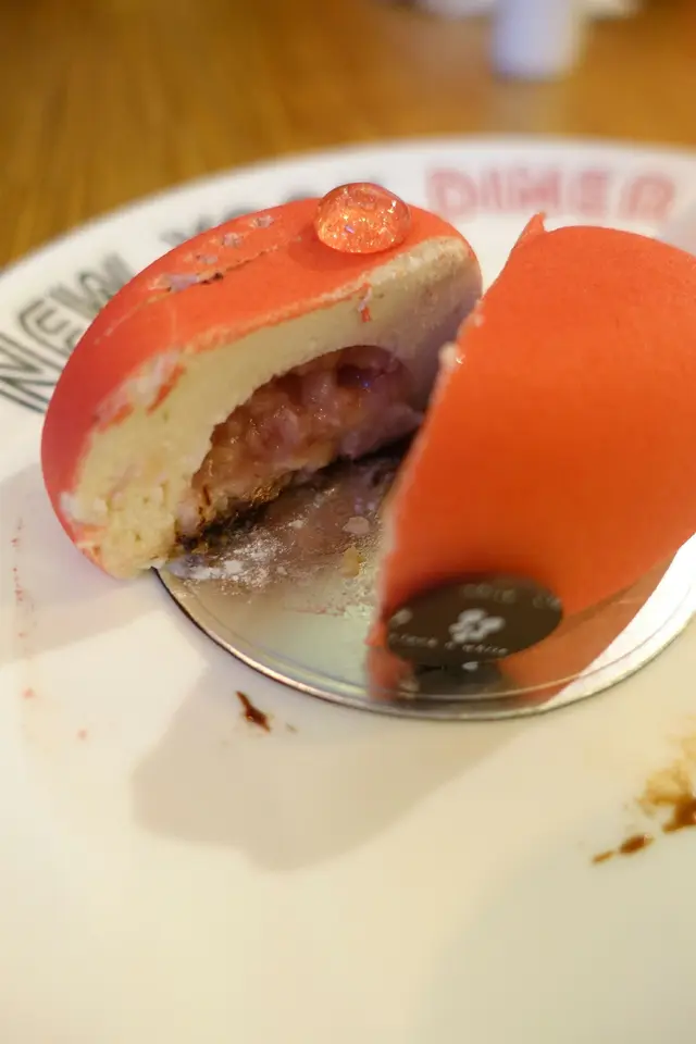 中心夾層是玫瑰味的荔枝粒