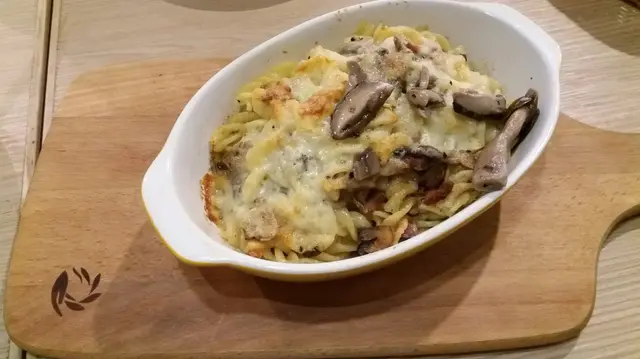 焗忌廉野菌螺絲粉