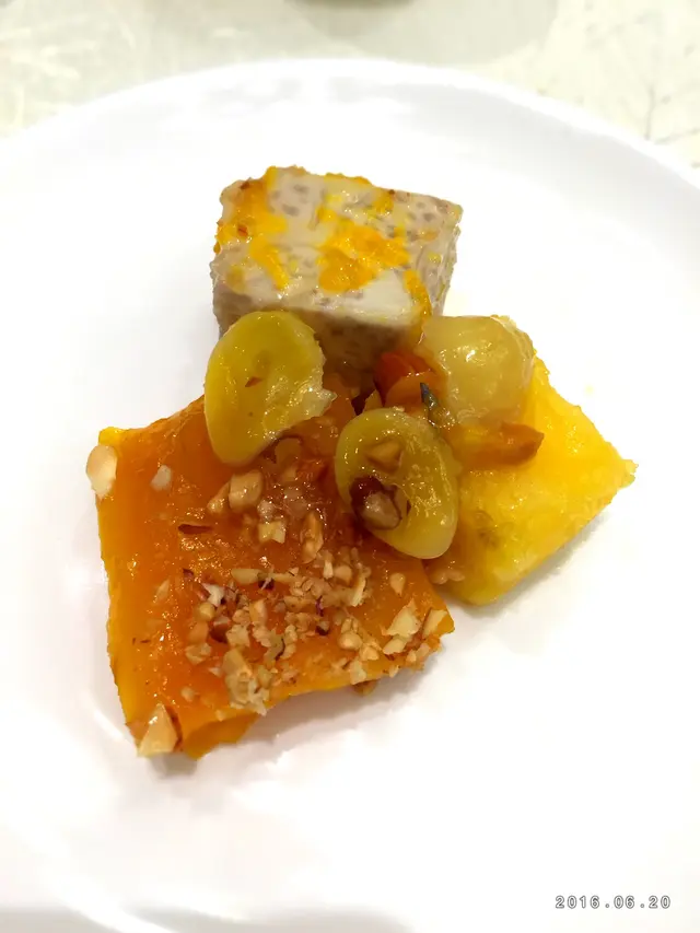 顏色相當鮮豔,頂層更有花生碎鋪面,已經相當吸引。