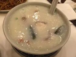 皮蛋魚片粥