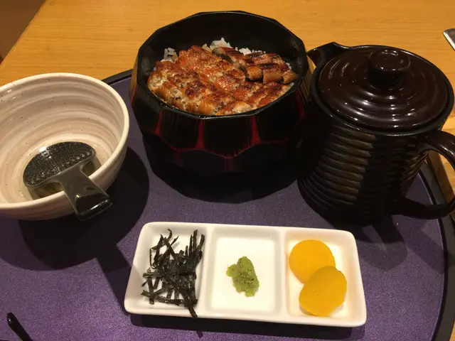 三味鰻魚飯