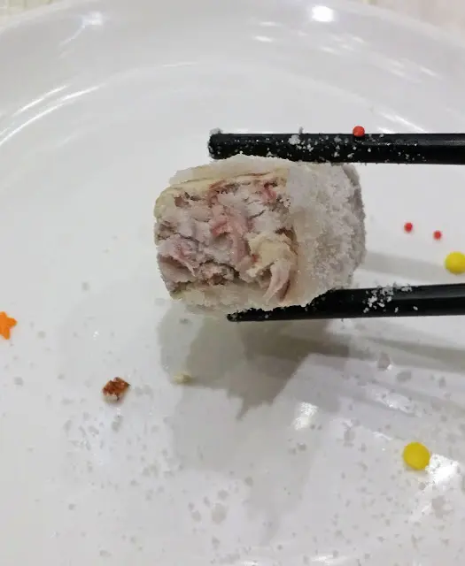 外層是鬆脆的糖衣, 內裡是香甜的芋頭