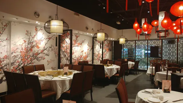 元朗店店面不大,與銅鑼灣店相比風格迴然不同