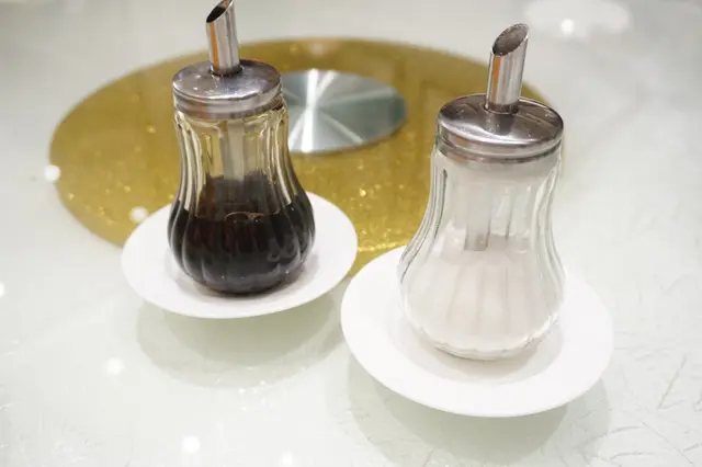 放一點白糖香醋才吃