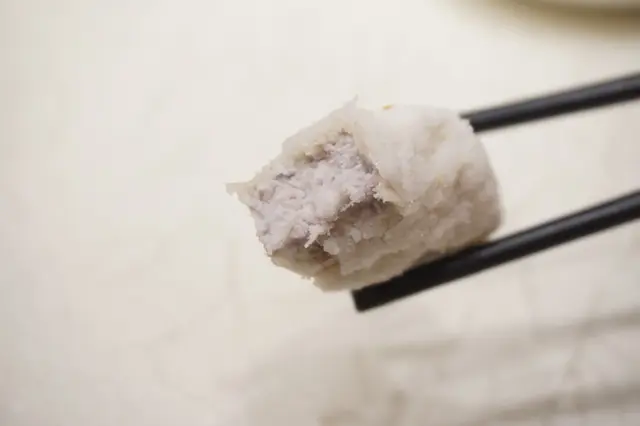 一口咬下,糖面脆感十足