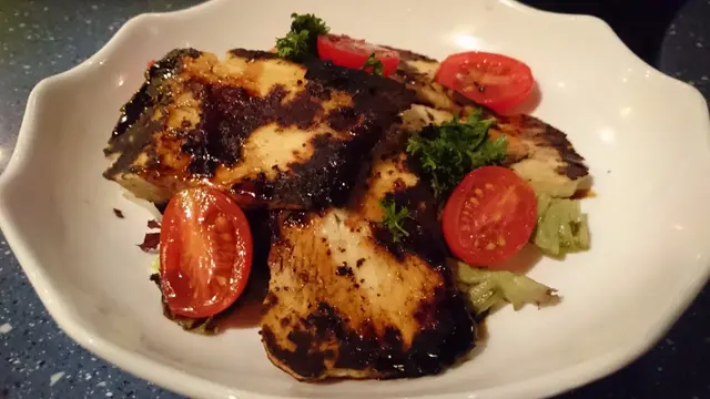 Halloumi cheese salad