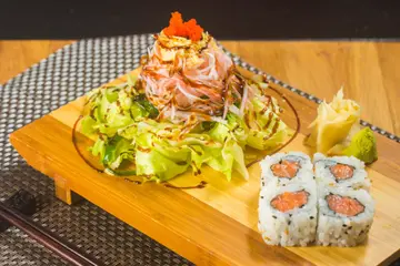 tea set-迷你龍卷沙律加三文魚卷