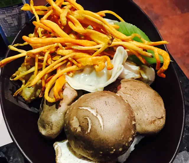 較有特色的有蟲草花