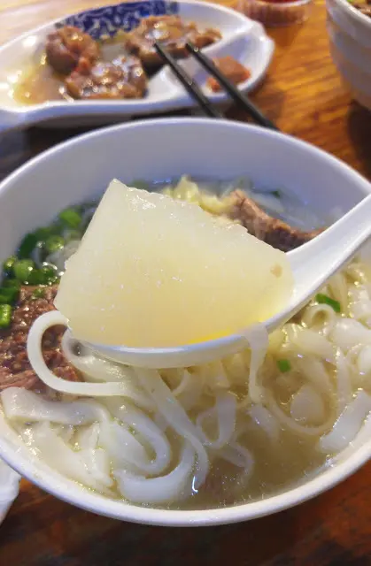 墊底還有角白蘿蔔,軟腍入味又夠清甜, 好好食