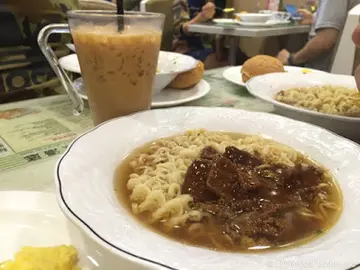 沙嗲牛肉面 + 冻奶茶