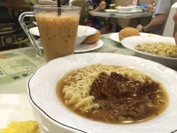 沙嗲牛肉面 + 冻奶茶