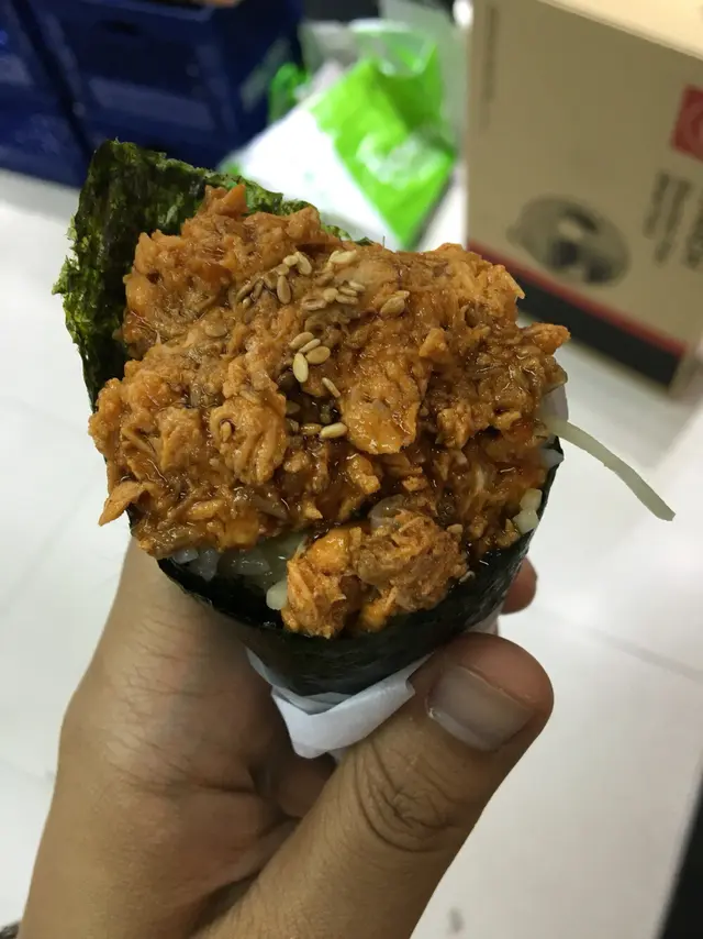 辣味三文魚手卷