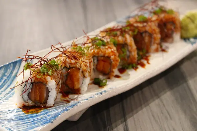 辣汁三文魚小卷