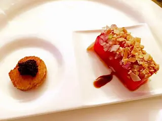 「煎西瓜」配黑魚子醬多士