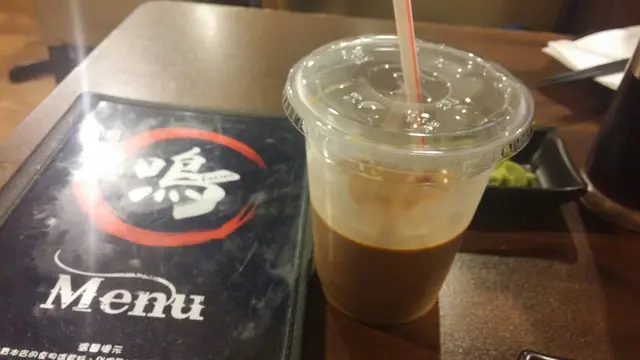 由於雪櫃得幾款汽水 冇咩選擇 囉了奶茶 竟然出奇地好