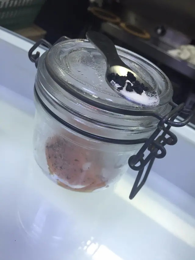 特級初榨欖欖油慢煮三文魚配檸檬、橄欖