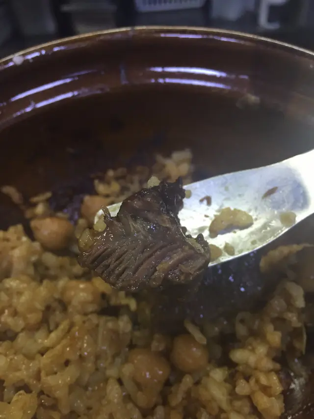 煲仔鮑汁神戶牛面頰西班牙飯配分子蒜香忌廉泡