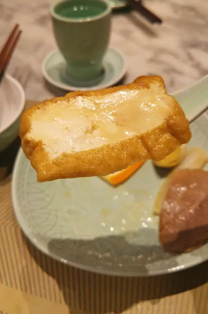 鹵豆腐同樣吸盡了鹵汁, 很入味, 口感嫩滑