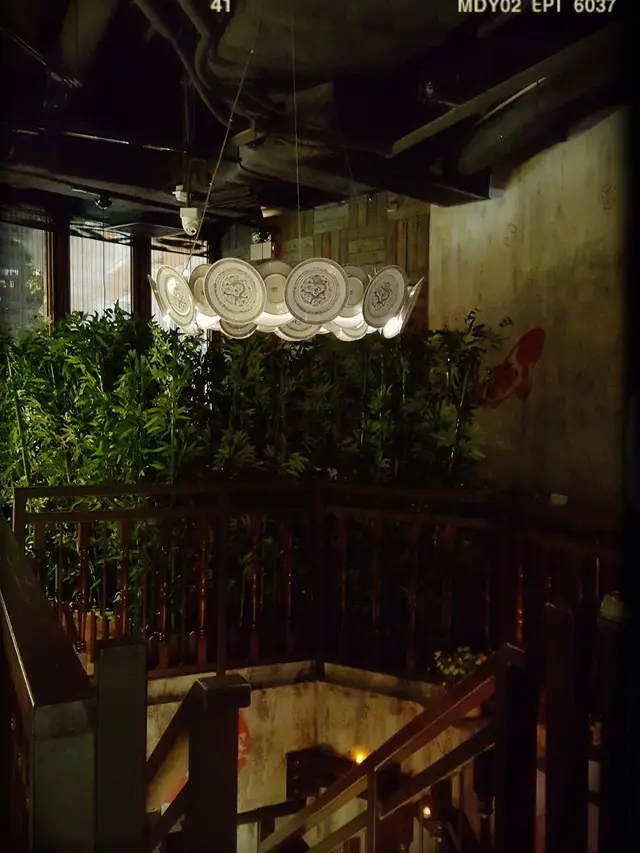 樓梯頂o既中式餐碟吊燈