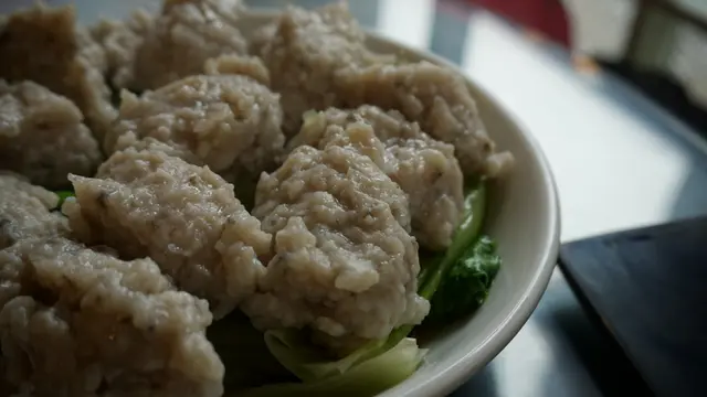 實有另一款菜式叫炸米通鯪魚球，可惜店方說沒有米通所以未能供應