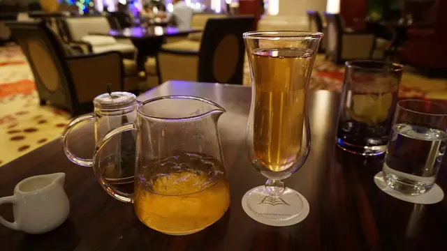 還有比較特別的覆盆子蜜茶及我點的這款，也不用另外加錢