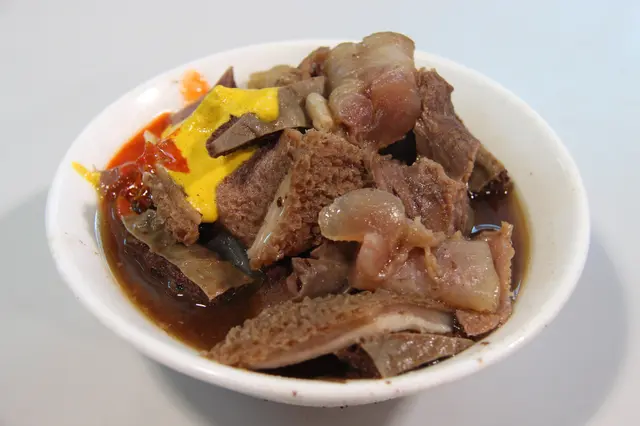 牛筋腩烹調得出色 筋位軟腍黏口 腩肉炆得軟腍 
牛膀帶一陣膶香的味道 牛肺富有質感和嚼勁