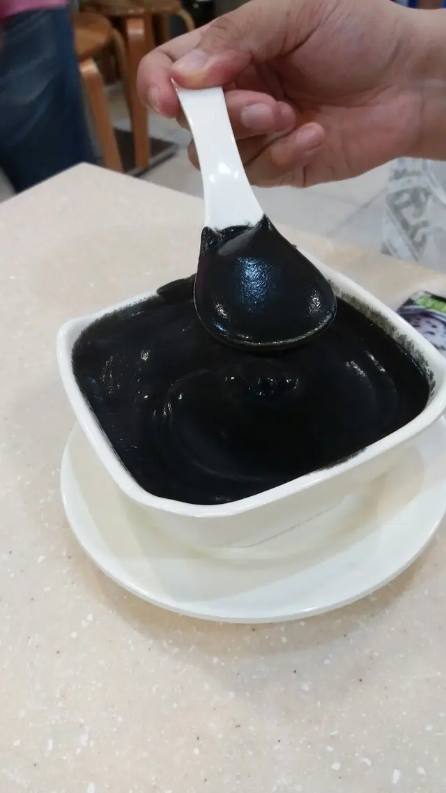 味道相當濃郁，而且很滑溜，絕對係健康之選，但小心食完後，嘴脣會變得烏卒卒
