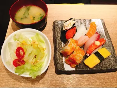 壽司拼盤