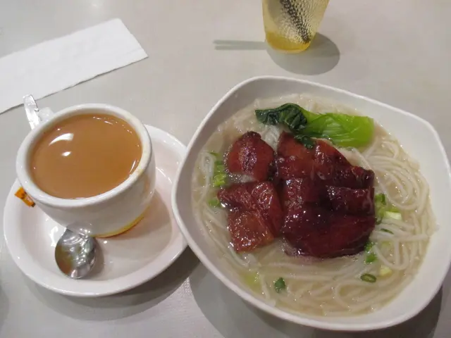 個瀨粉好大碗。個賣相好正，個食落個瀨粉好彈牙。D燒鵝肉可嫩口。