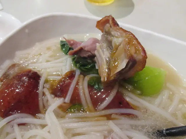 個瀨粉好大碗。個賣相好正,個食落個瀨粉好彈牙。D燒鵝肉可嫩口。