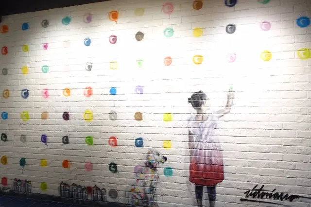 牆上噴有特色街頭畫作