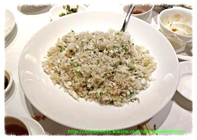 蟹肉瑤柱蛋白炒飯