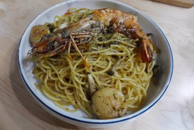 黑松露油炒鮮帶子虎蝦意粉