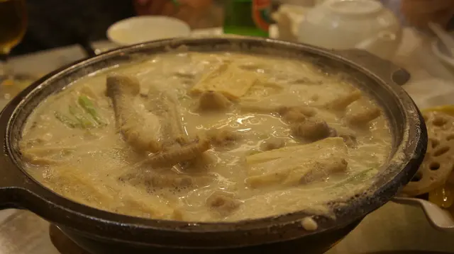 胡椒支竹雞腳豬骨煲