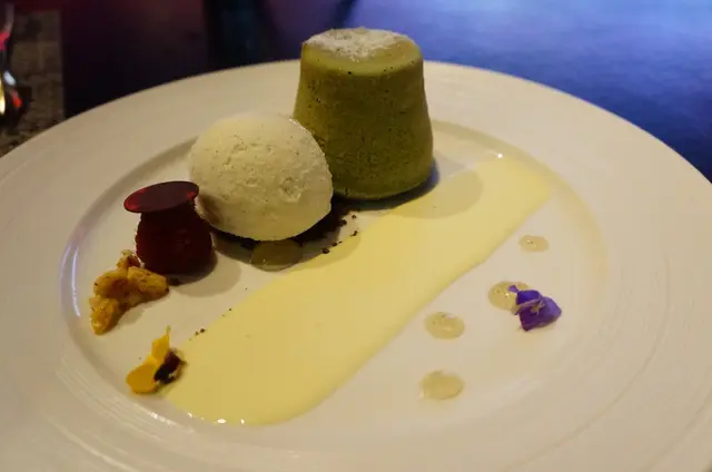 Green Tea & White Chocolate Warm Cake