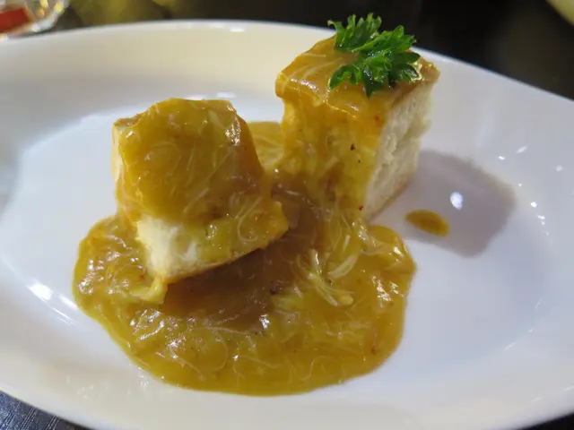 咖哩蟹肉配熱脆麵包