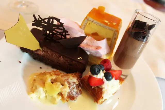 Dessert (Selection from the buffet spread) 