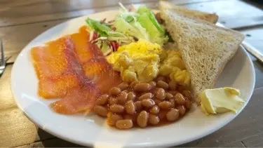 Smoked  salmon  breakfast
