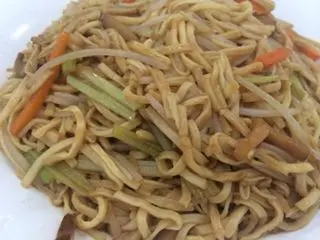 金菇炆伊麵走韮黃走蔥