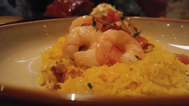 Garlic Prawns蒜香大蝦伴紅花飯