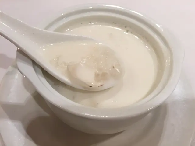 椰汁百合炖雪蛤