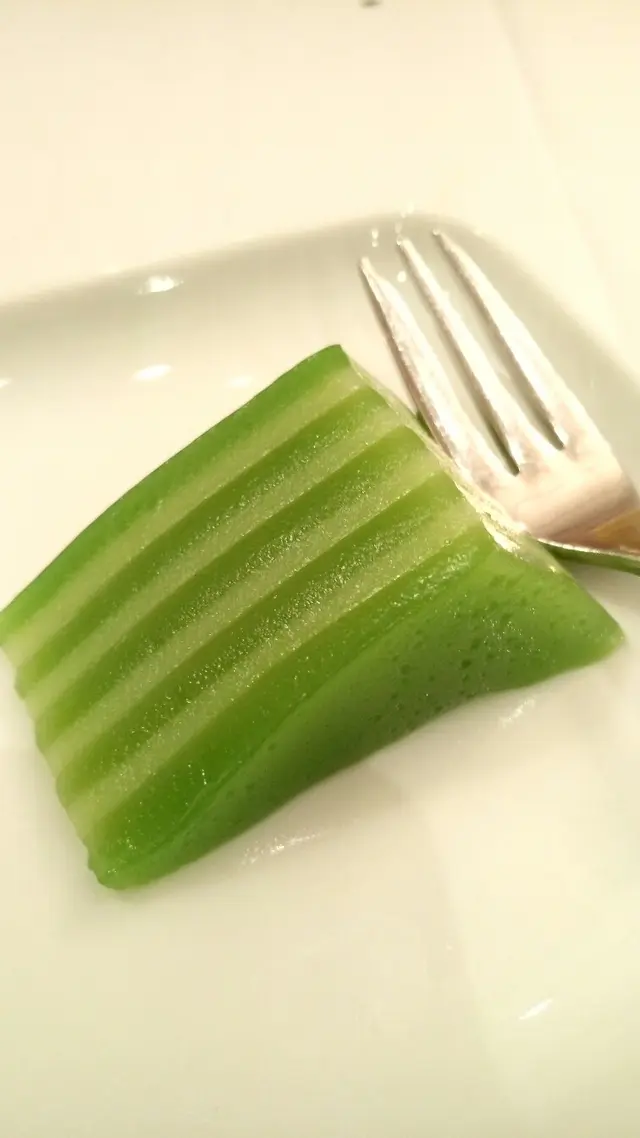 是我到金牛苑必吃的食物之一( 從前還要提早預訂)。 軟軟綿綿、煙煙韌韌... 每日新鮮製作 。椰香、班蘭和甜味恰到好處。飯後作為甜品會是完美的句號！