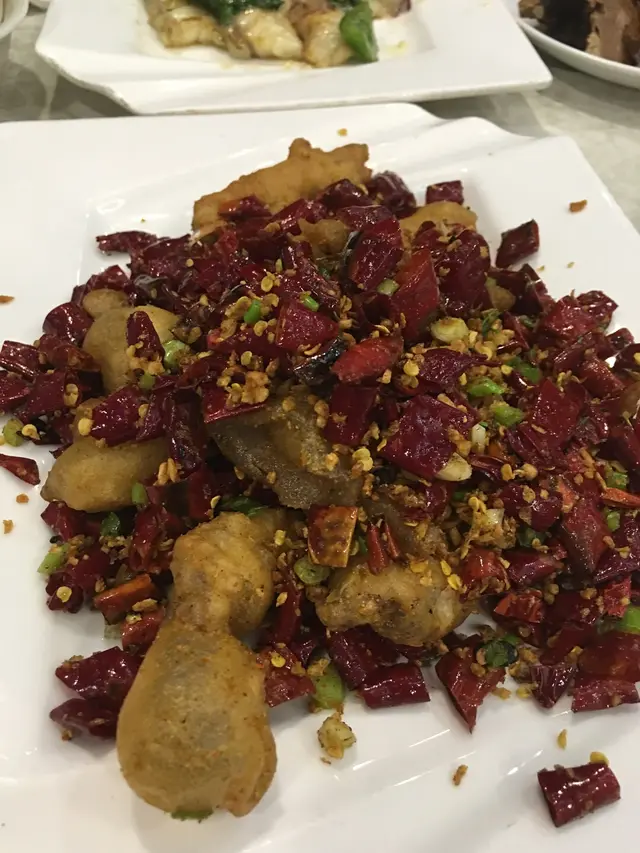 瀨尿蝦起肉脆炸，配上花椒一同炒！冶味不油，瀨尿蝦仲好有膏添！😋😋😋😋