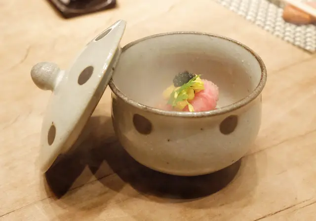 煙燻半熟牛肉伴海膽醋物