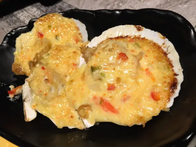 「大瀛喜」的特調蟹籽蟹肉甜椒沙拉醬把鮮帆立貝烤焗得香甜滋味,又多層次感
雖知其他同業都有醬燒帆立貝等同類食品,但都不比「大瀛喜」的啖啖滋味😋