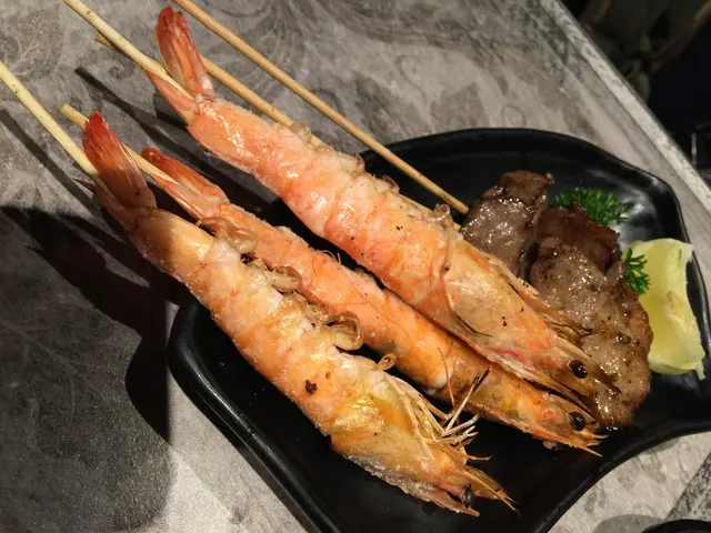 原隻大海蝦,燒得鹽香入味,蝦肉彈牙