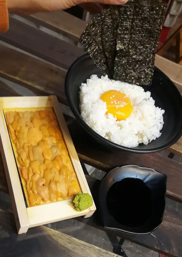 Wasabi 新鮮磨成~超正! 海膽同又大又靚嘅生鷄蛋撈飯好好味!
