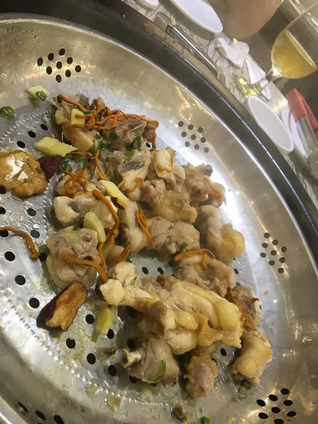 蟲草花蒸鮮雞-雞肉嫩滑,味道濃郁
