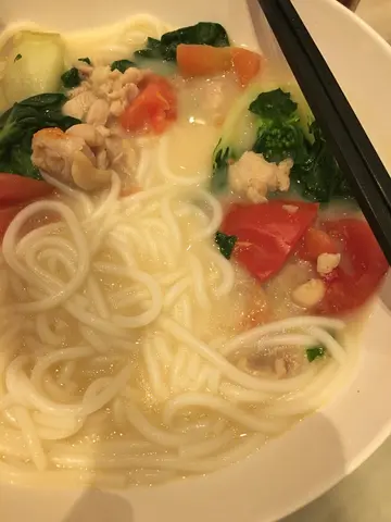 上海嫩雞煨米線