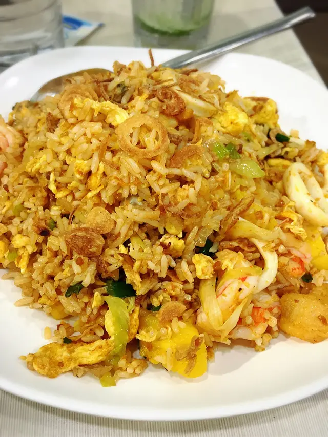 越式菠蘿蝦膏海鮮炒飯